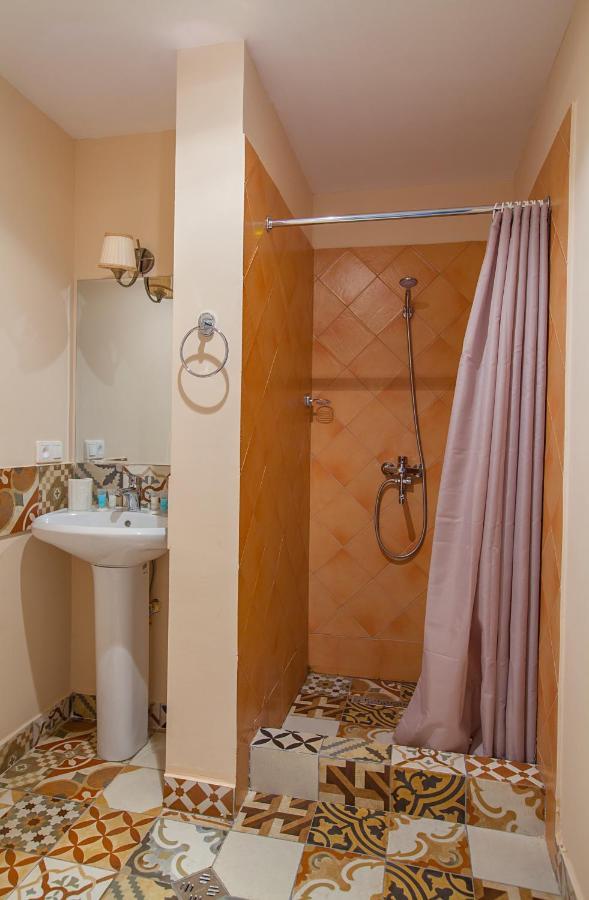 Caravan Villa Tbilisi Exteriör bild