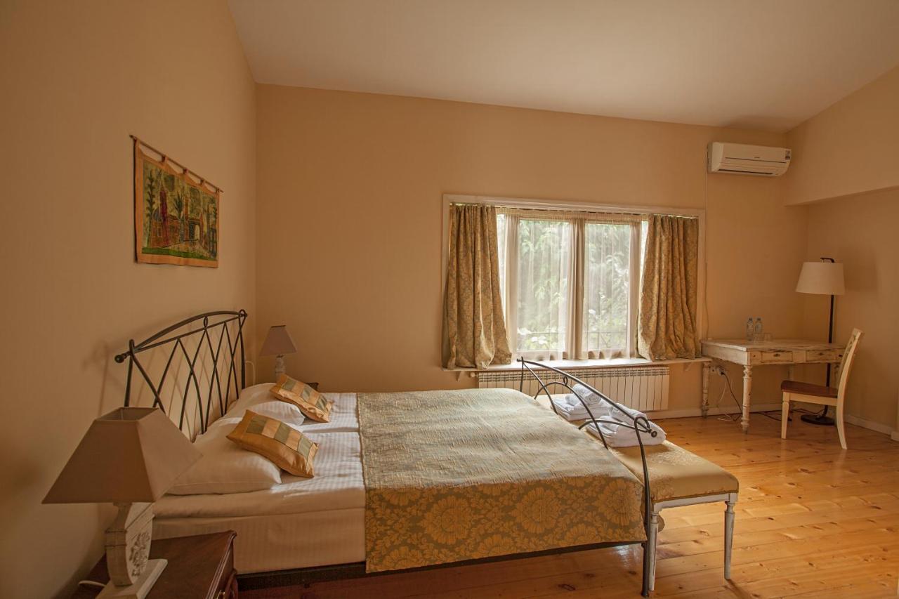 Caravan Villa Tbilisi Exteriör bild