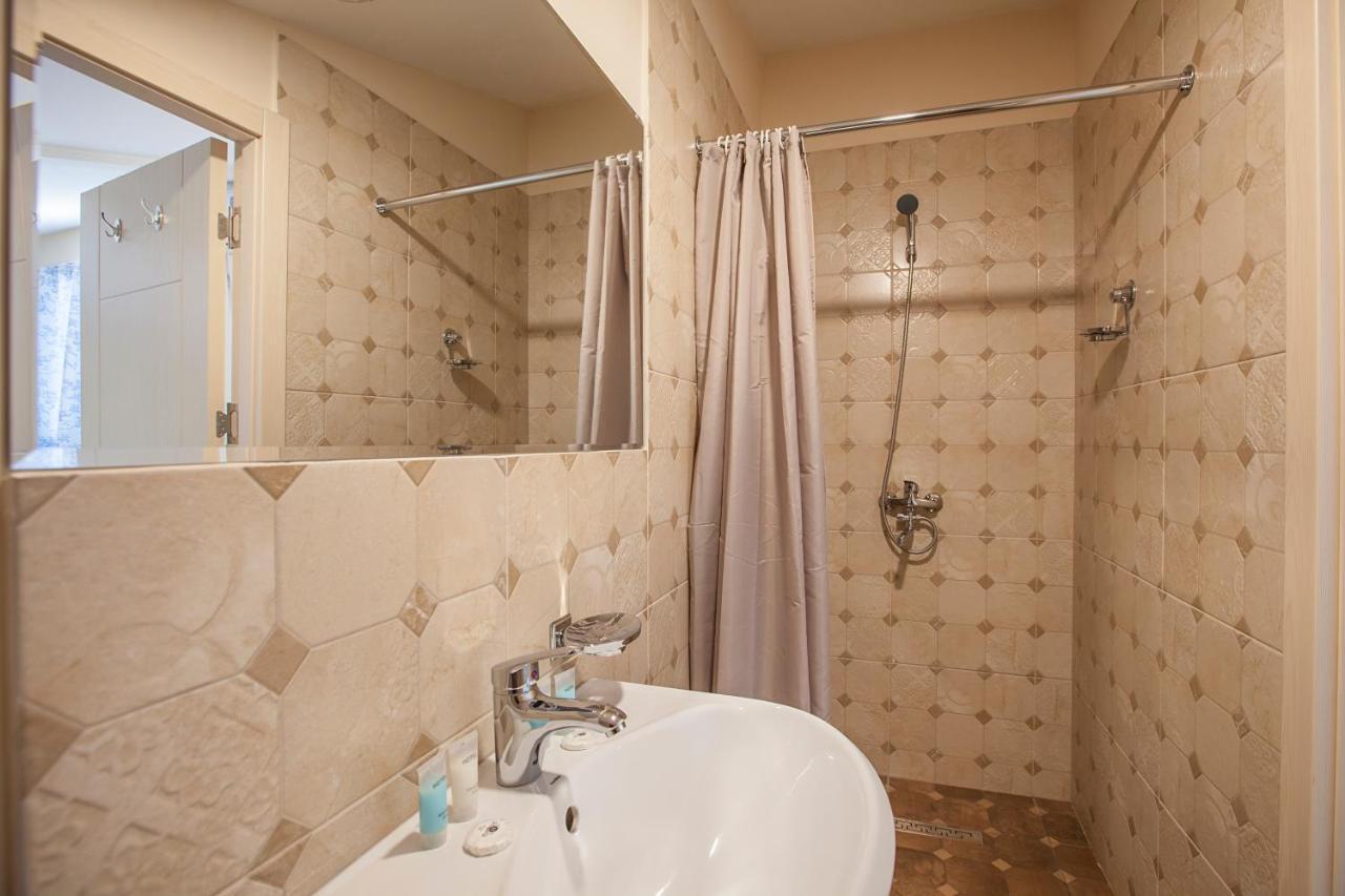 Caravan Villa Tbilisi Exteriör bild