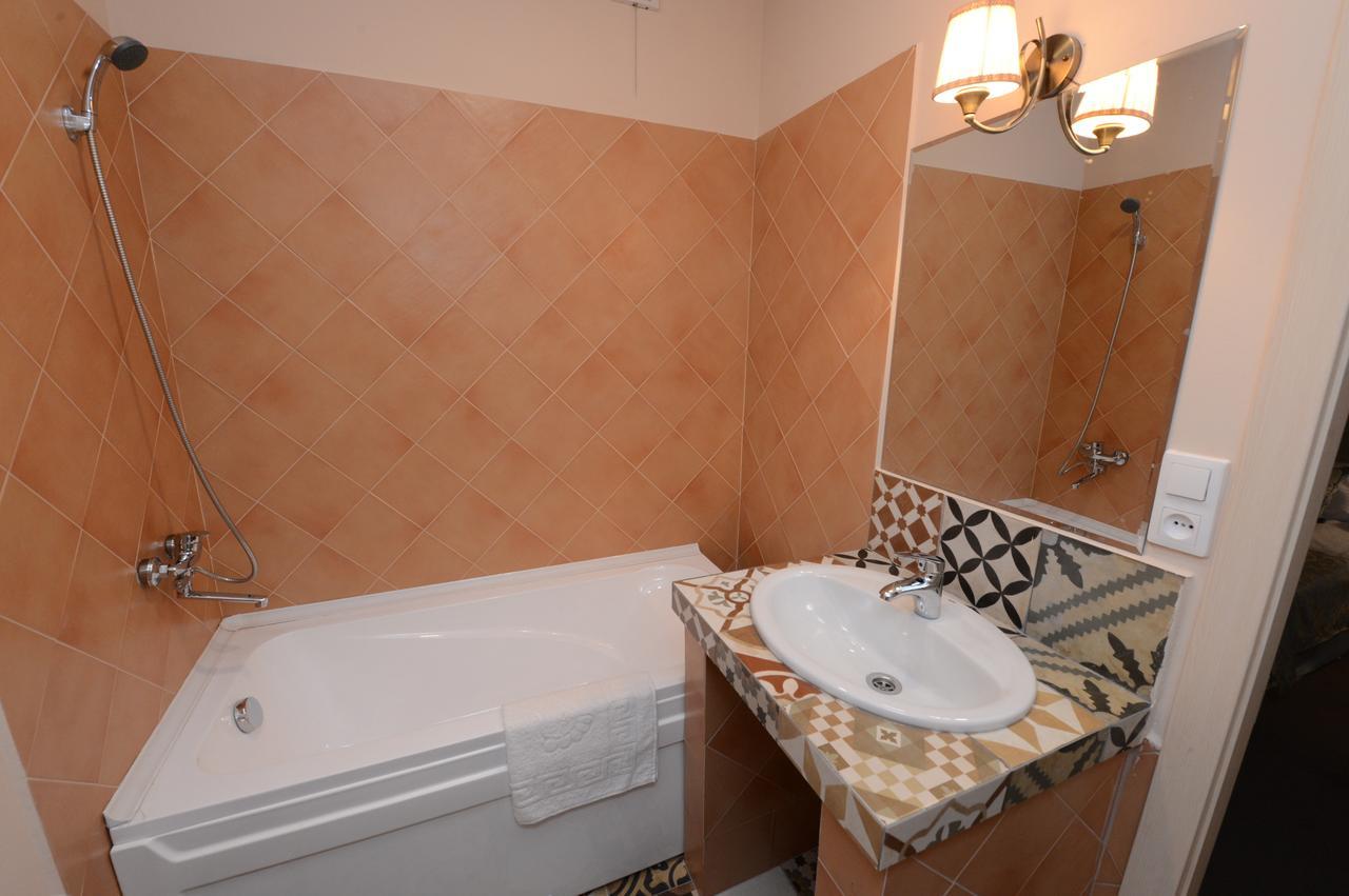 Caravan Villa Tbilisi Exteriör bild