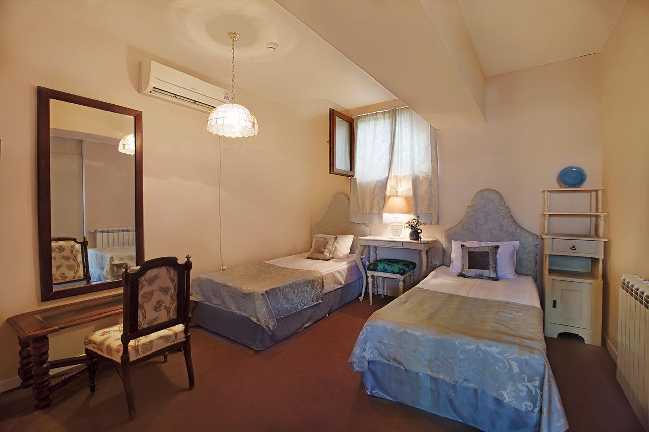 Caravan Villa Tbilisi Exteriör bild