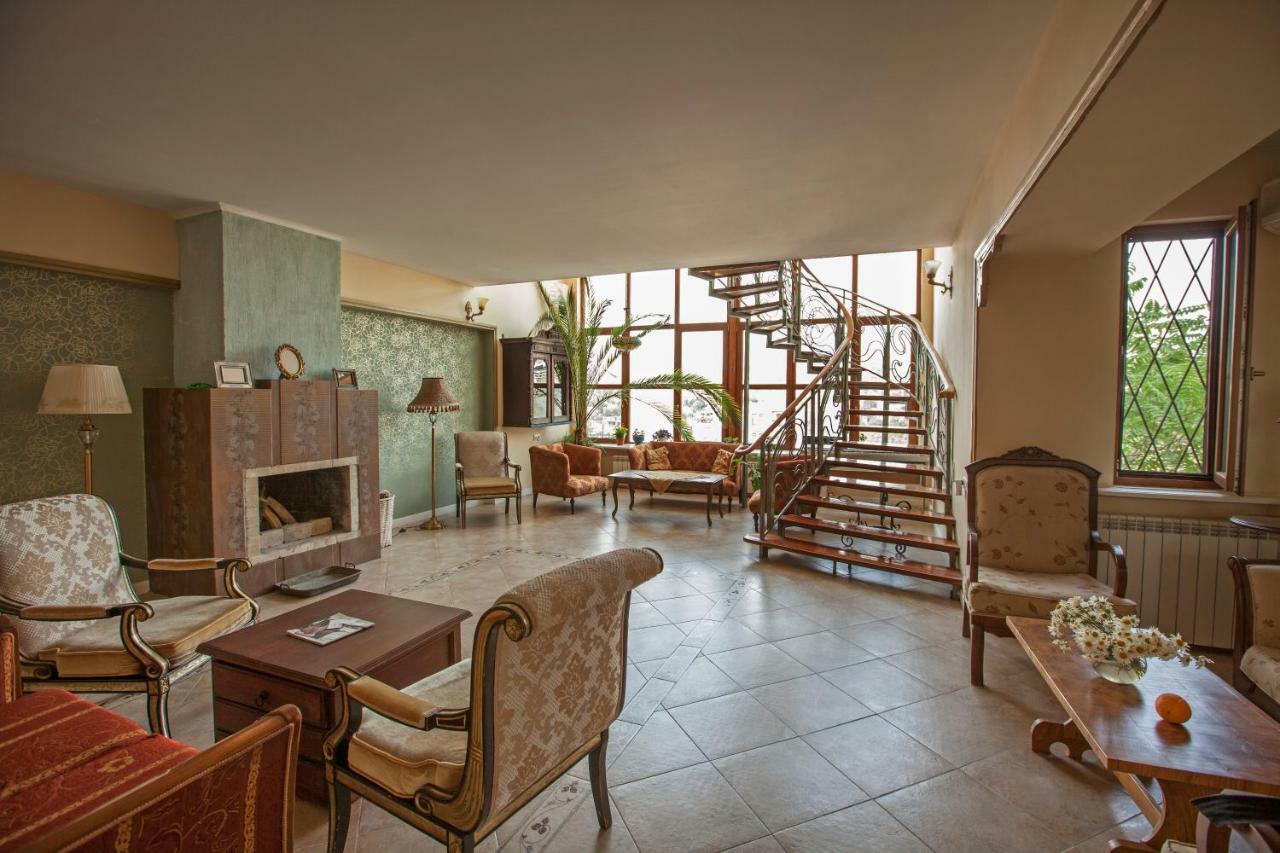 Caravan Villa Tbilisi Exteriör bild